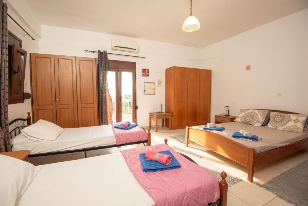 001-ESK_3583-web-min Dimitra'S Apartments