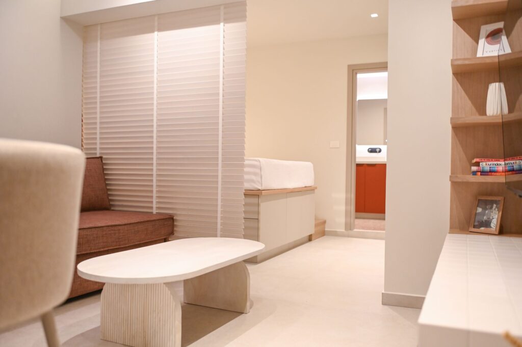 DSC_009917-web Elvira's Apartments