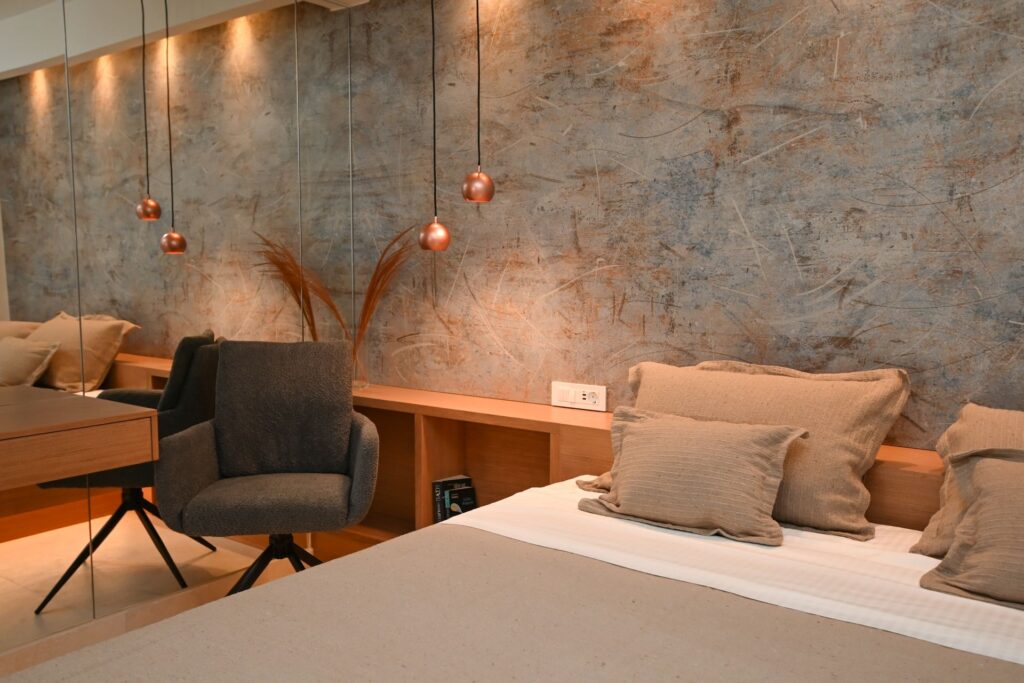 DSC_894812-web Elvira's Apartments