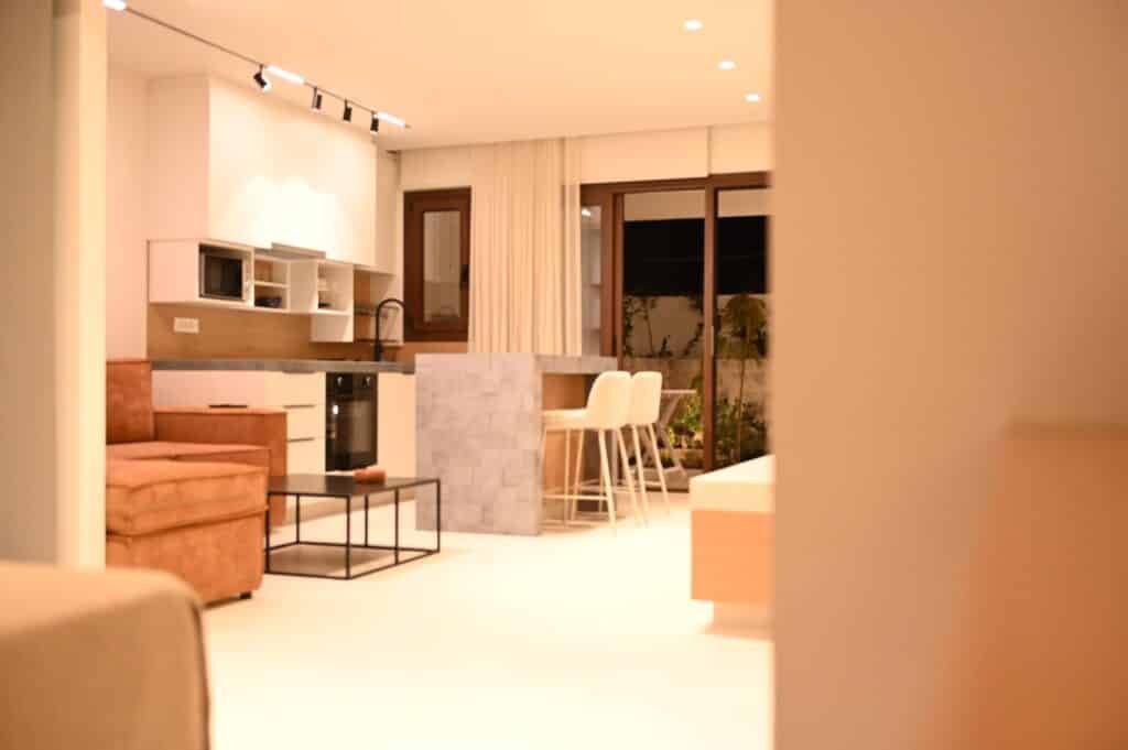 DSC_940531-web Elvira's Apartments