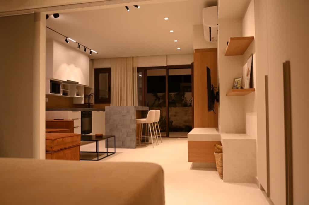 DSC_942046-web Elvira's Apartments